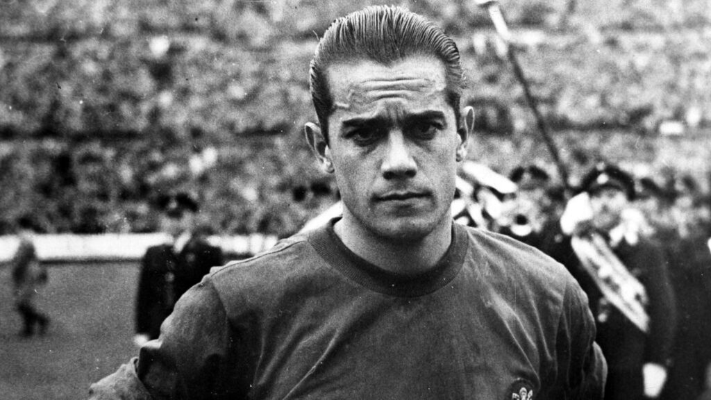 suarez1 Former Inter & Barcelona Star Luis Suarez Passes Away At The Age Of 88