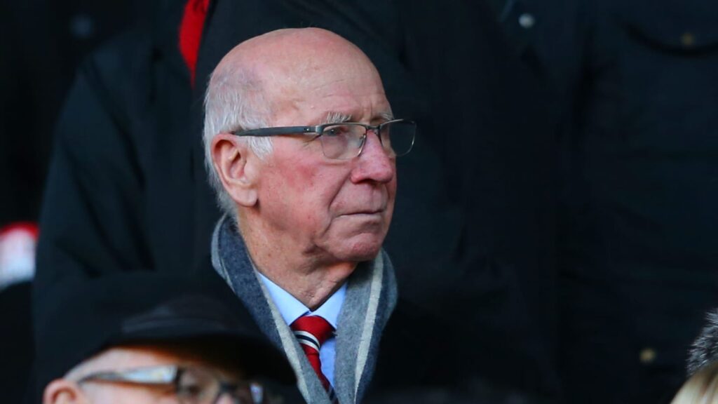 images GettyImages mmsport 90min en international web 01hdbr65z0n311wjnxcg Man Utd Players Past and Present pay Tribute to Sir Bobby Charlton