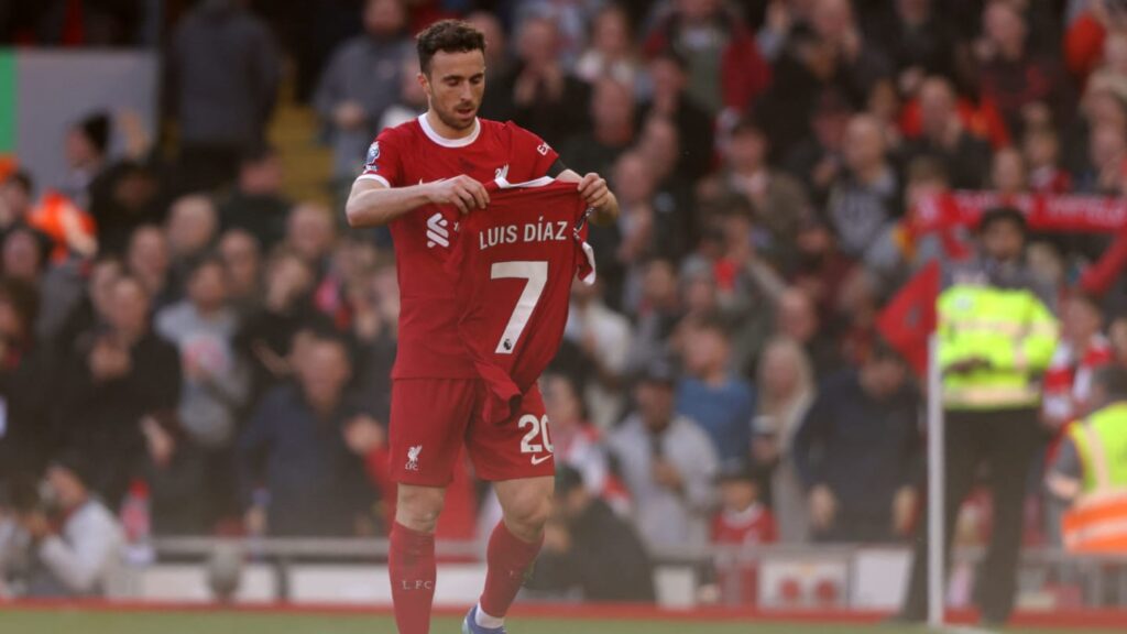 images GettyImages mmsport 90min en international web 01hdy9e2sfbjmewc9h25 Diogo Jota and Jurgen Klopp Explain Luis Diaz Tribute During Nottingham Forest win