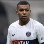 Kylian Mbappe Real Madrid establishes a 'deadline' for Kylian Mbappe's 2024 transfer.