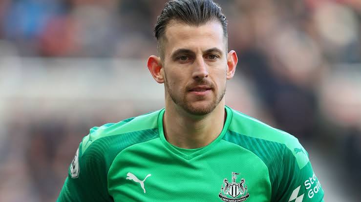 images 1 2 Newcastle Offered Chance to Sign David de Gea Following Nick Pope Injury