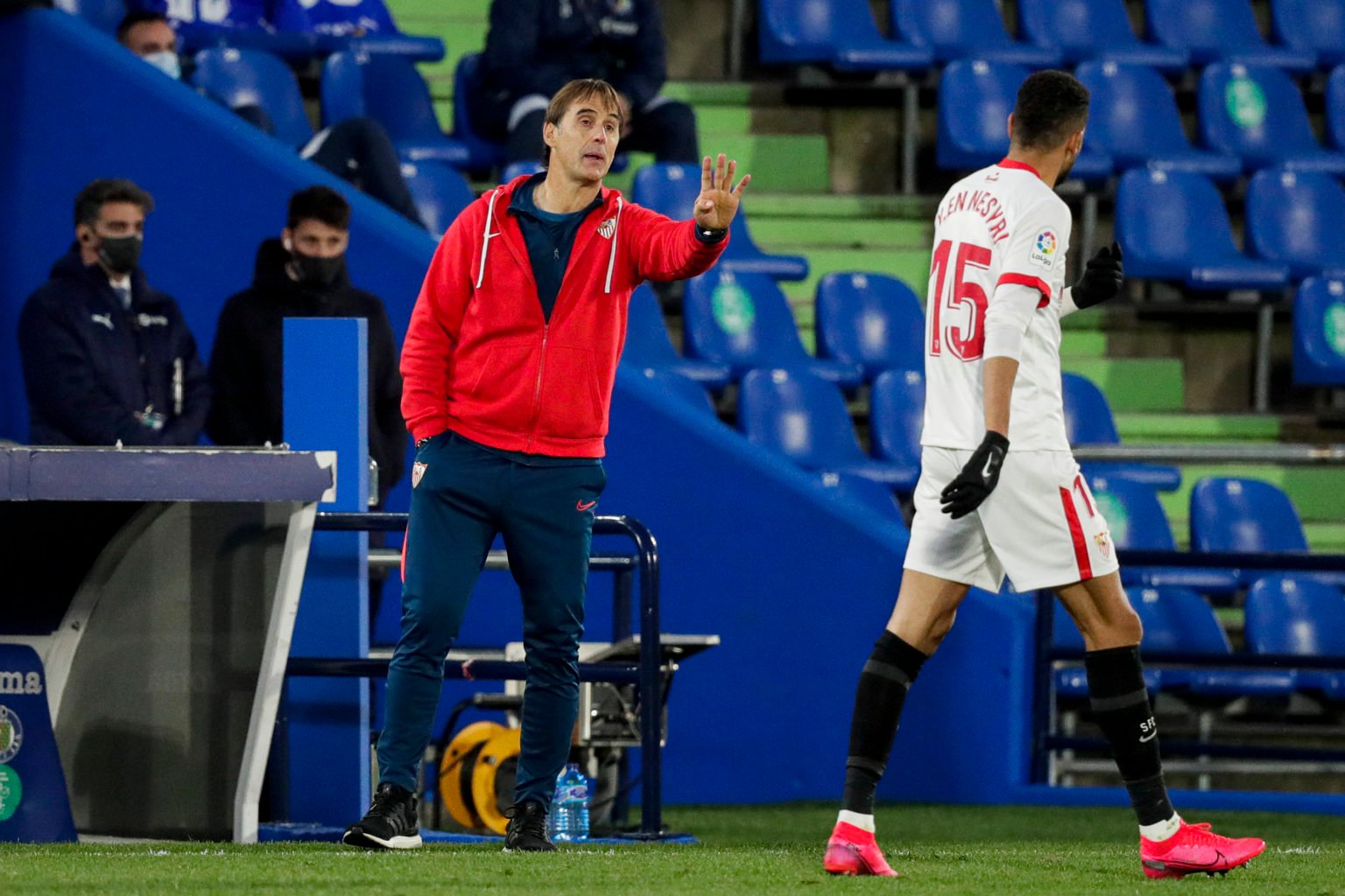 (L-R) coach Julen Lopetegui of Sevilla FC, Youssef En Nesyri of Sevilla FC during the La Liga Santander  match between Getafe v Sevilla at the Coli...