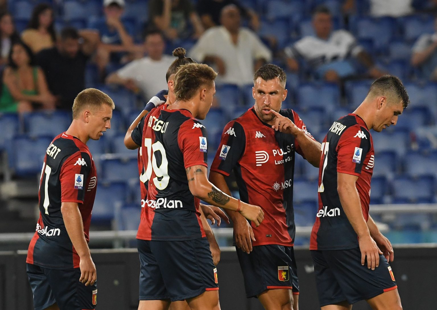 Mateo Retegui of Genoa CFC celebrates with teammates Ruslan Malinovskyi and Albert Gudmundsson and Kevin Strootman after scoring goal 0-1 during th...