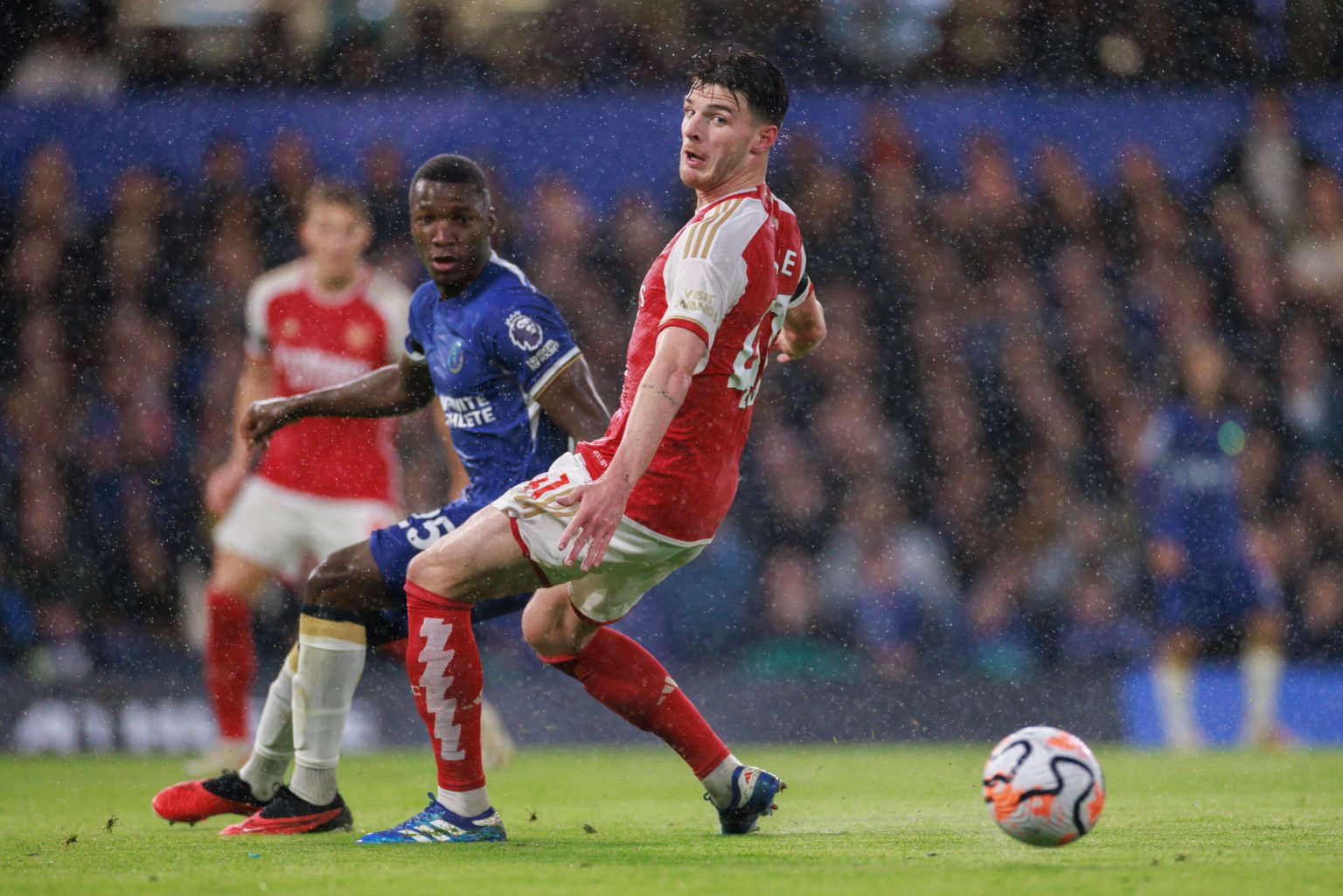 Declan Rice of Arsenal in action with Moises Caicedo of Chelseaduring the Premier League match between Chelsea FC and Arsenal FC at Stamford Bridge...