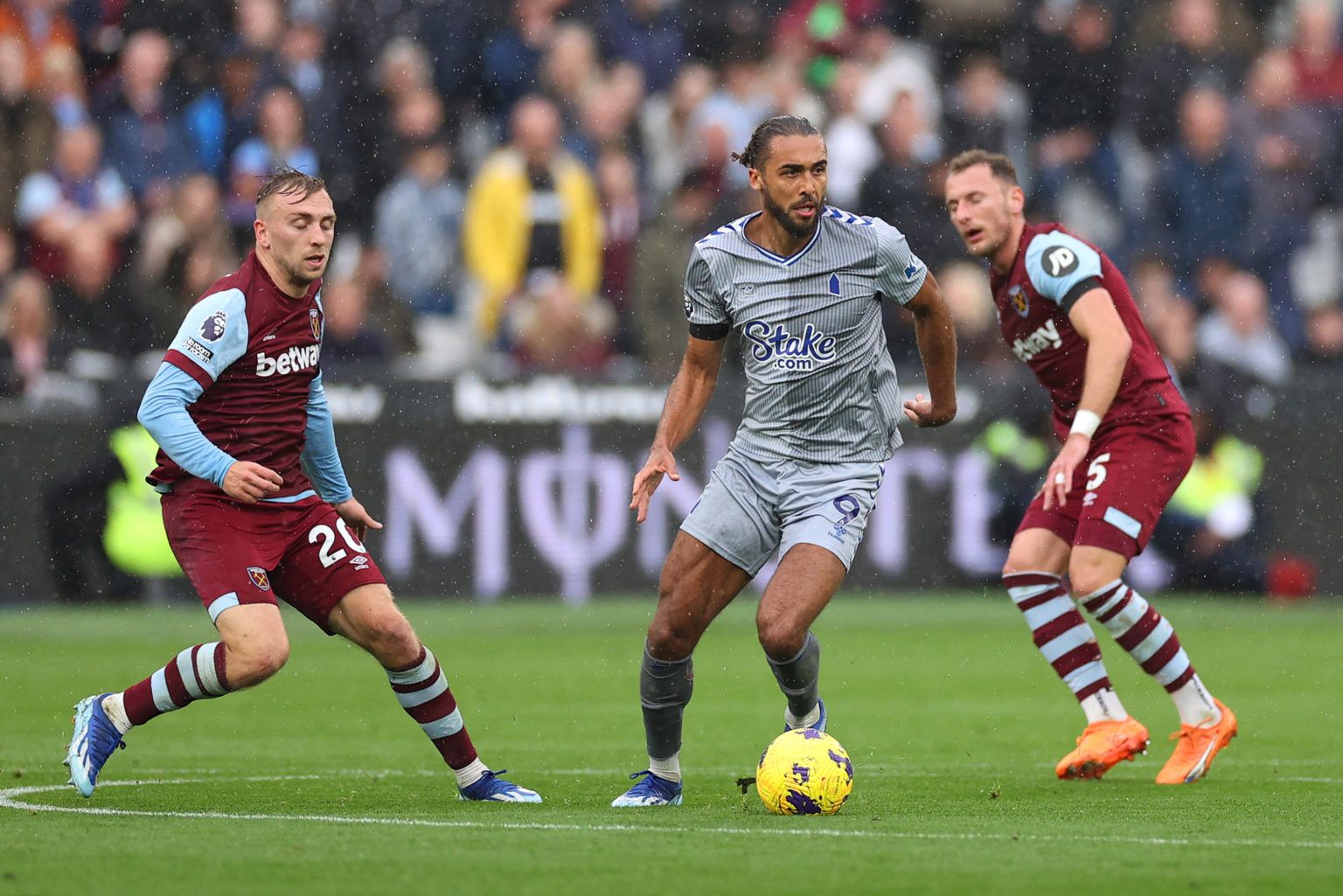 Dominic Calvert-Lewin of Everton runs with the ball whilst under pressure from Jarrod Bowen of West Ham United during the Premier League match betw...