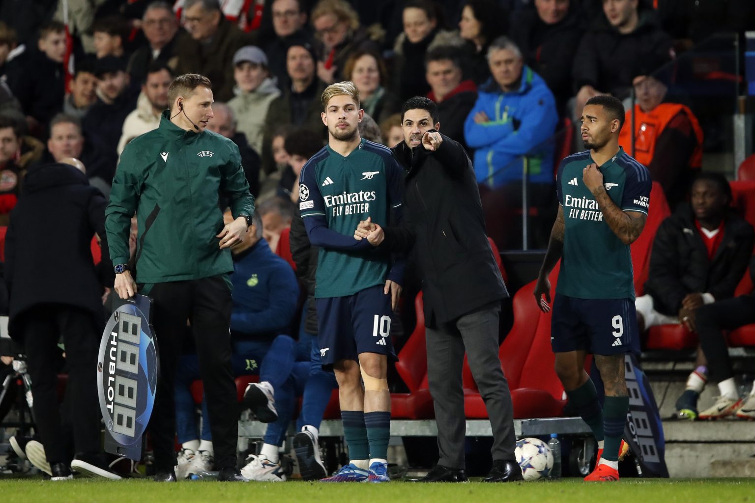 EINDHOVEN - (l-r) Emile Smith Rowe of Arsenal, Arsenal FC coach Mikel Arteta, Gabriel Jesus of Arsenal FC during the UEFA Champions League Group B ...