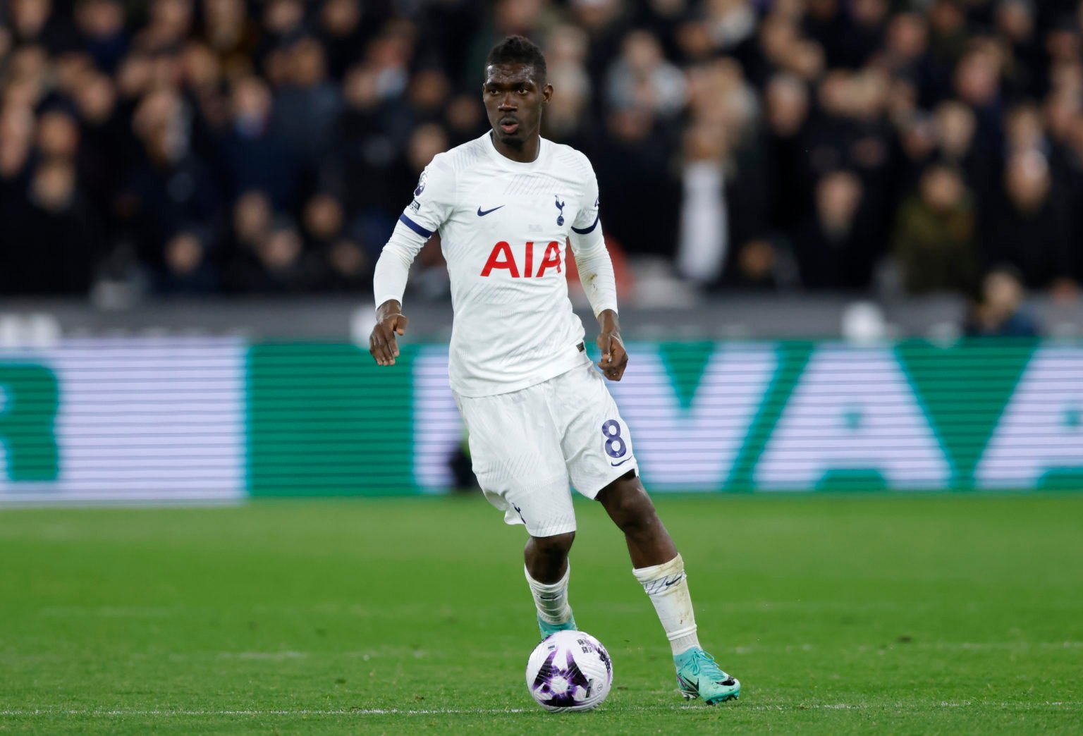 Yves Bissouma of Tottenham Hotspur on the ball during the Premier League match between West Ham United and Tottenham Hotspur at London Stadium on A...