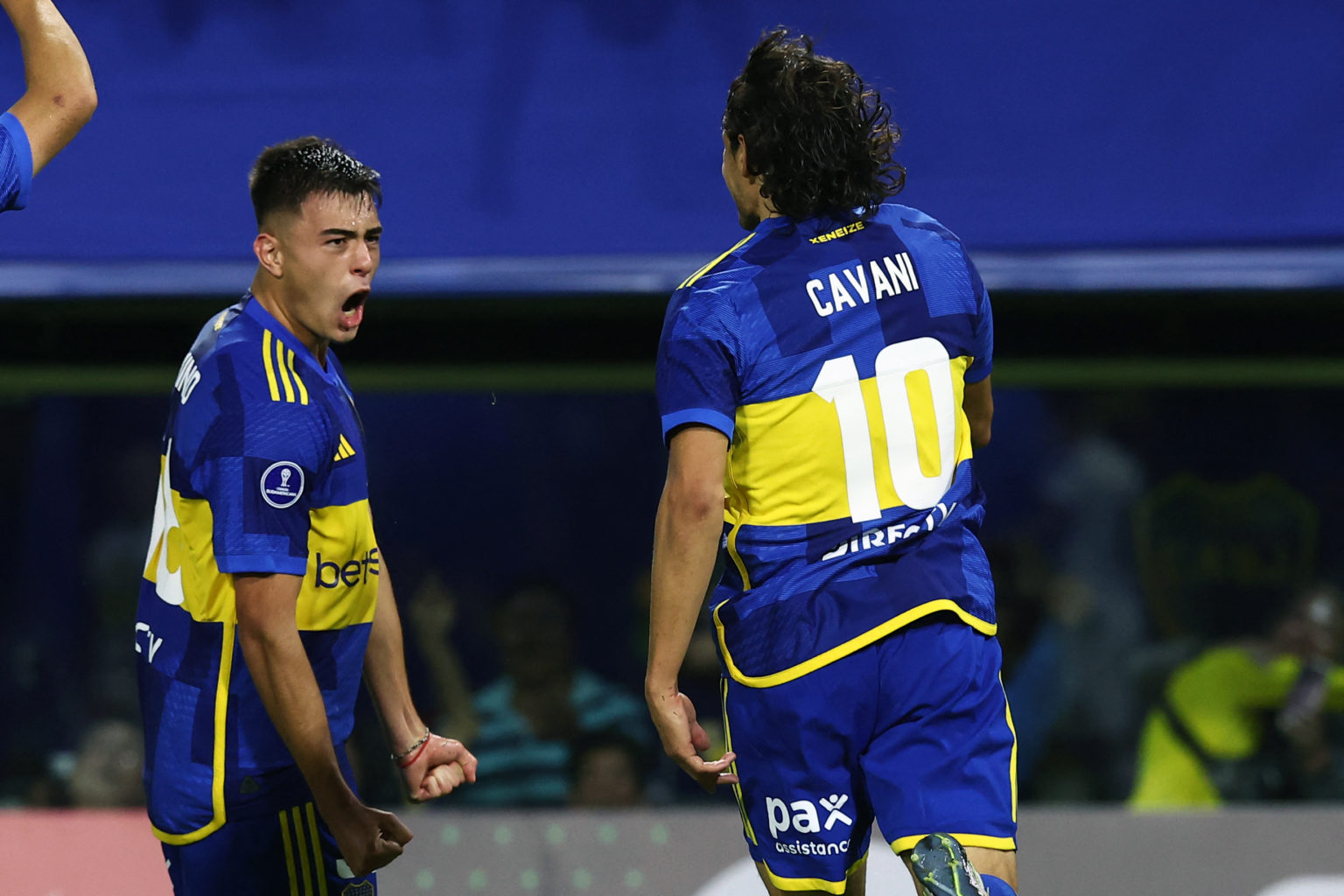 Boca Juniors' defender Aaron Anselmino (L) celebrates with Boca Juniors' Uruguayan forward Edinson Cavani (R) after scoring during the Copa Sudamer...