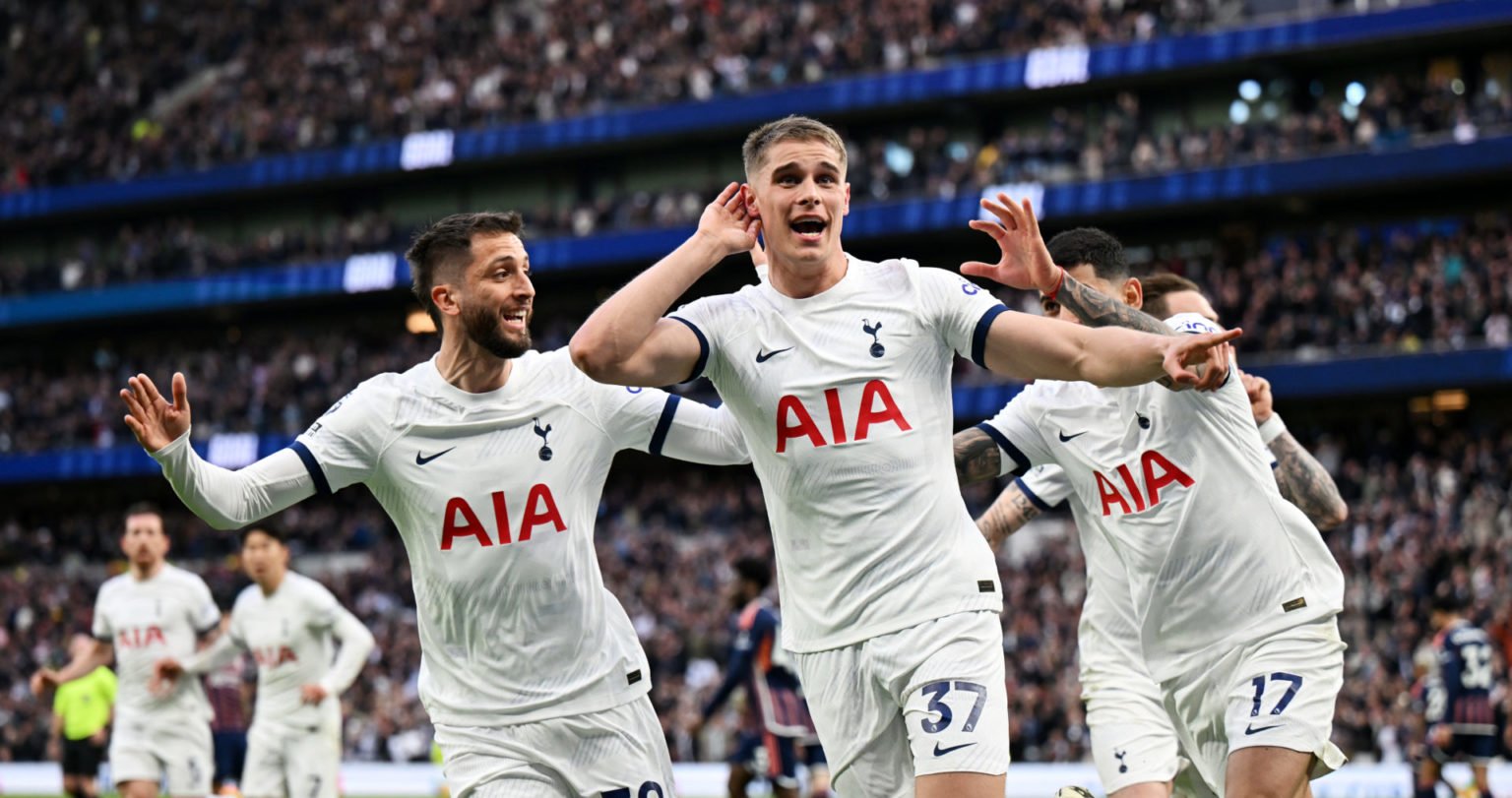 Micky van de Ven of Tottenham Hotspur (C) celebrates scoring his team's second goal with teammates Rodrigo Bentancur and Cristian Romero during the...