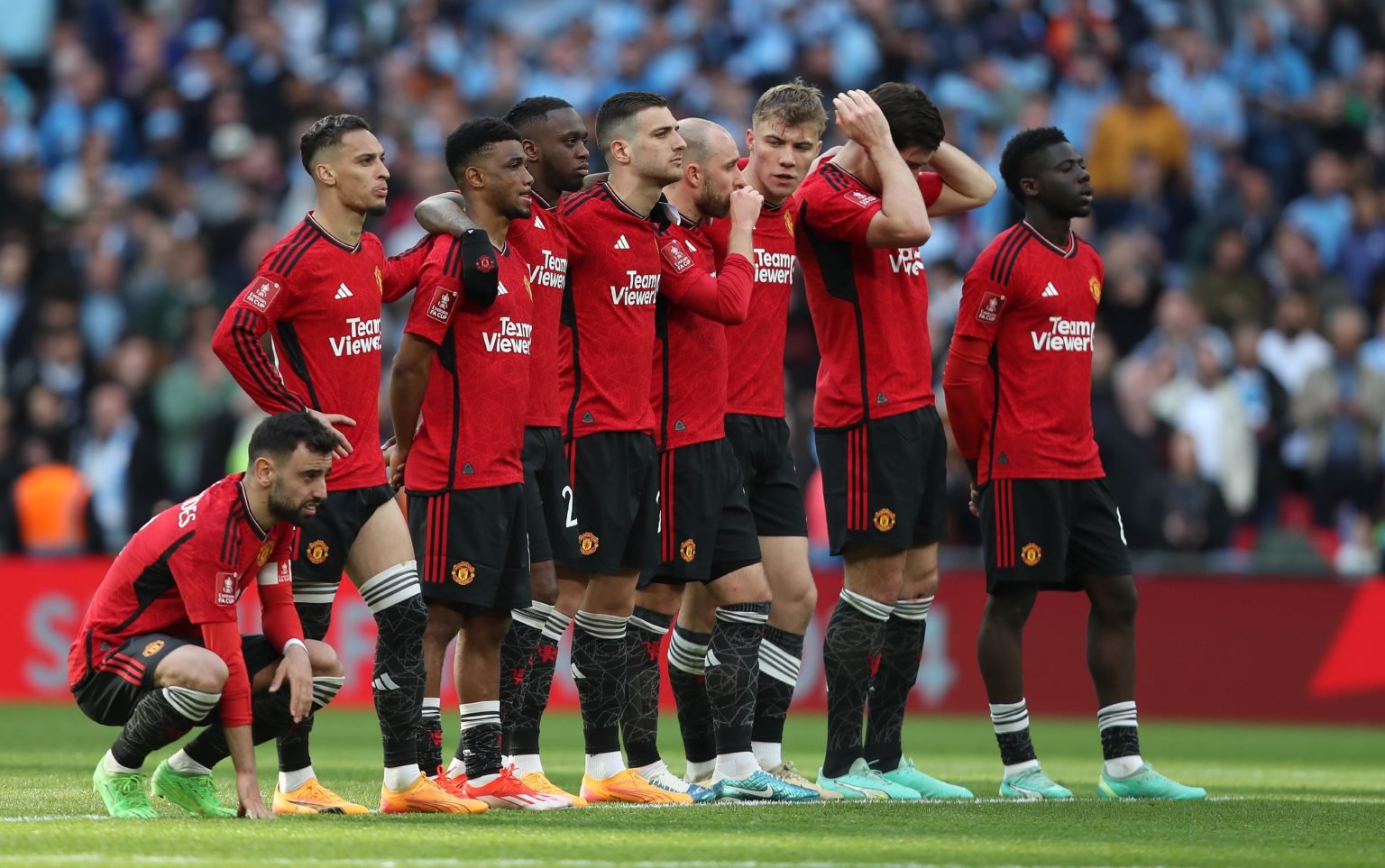 Manchester United players look worried, disappointed & dejected during the penalty shoot out during the Emirates FA Cup Semi Final match betwee...