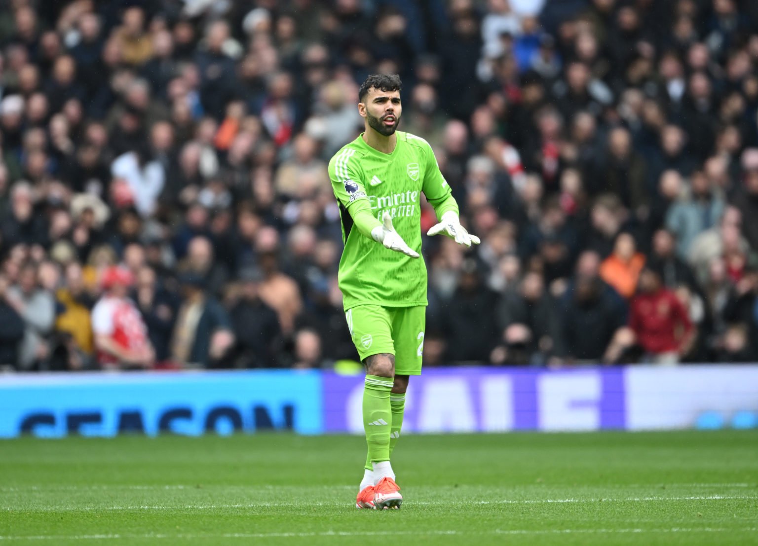 David Raya of Arsenal during the Premier League match between Tottenham Hotspur and Arsenal FC at Tottenham Hotspur Stadium on April 28, 2024 in Lo...