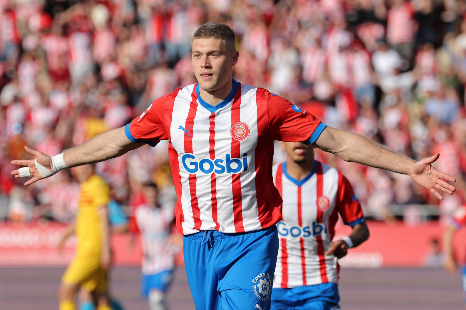 Girona's Ukrainian forward #09 Artem Dovbyk celebrates scoring an equalizing goal during the Spanish league football match between Girona FC and FC...