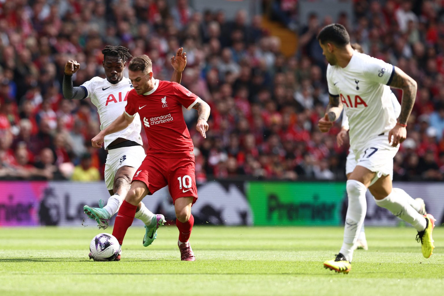 Tottenham Hotspur's Ivorian-born Malian midfielder #08 Yves Bissouma (L) vies with Liverpool's Argentinian midfielder #10 Alexis Mac Allister durin...