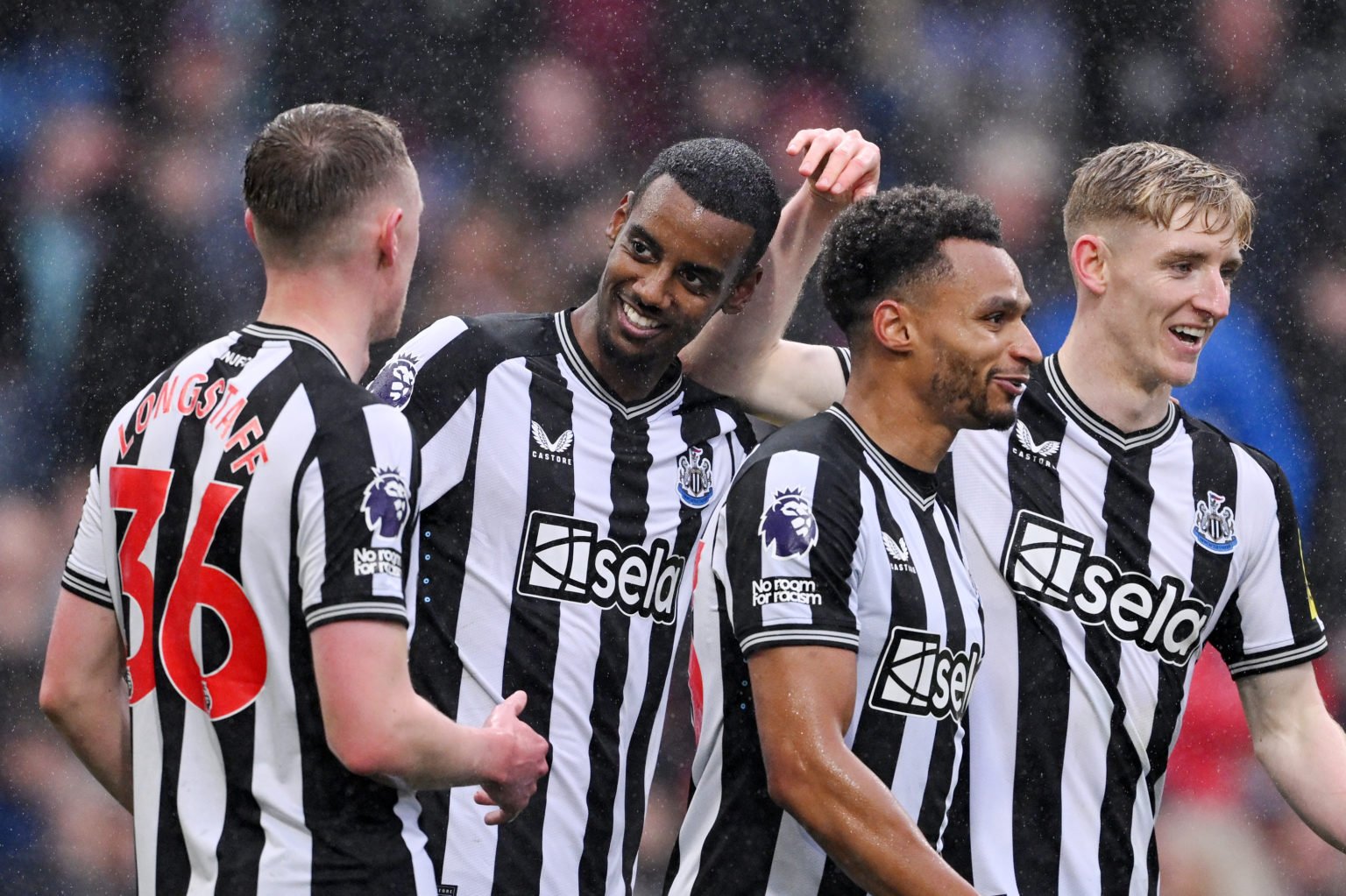 Alexander Isak of Newcastle United celebrates scoring his team's fourth goal with teammates Sean Longstaff, Jacob Murphy and Anthony Gordon during ...