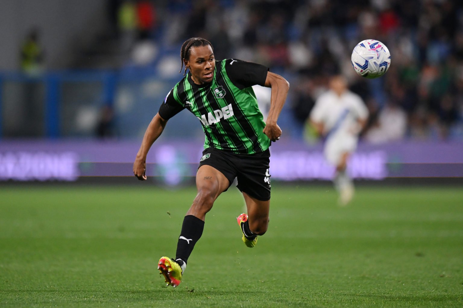 Armand Lauriente of US Sassuolo chases the ball during the Serie A TIM match between US Sassuolo and FC Internazionale at Mapei Stadium - Citta' de...