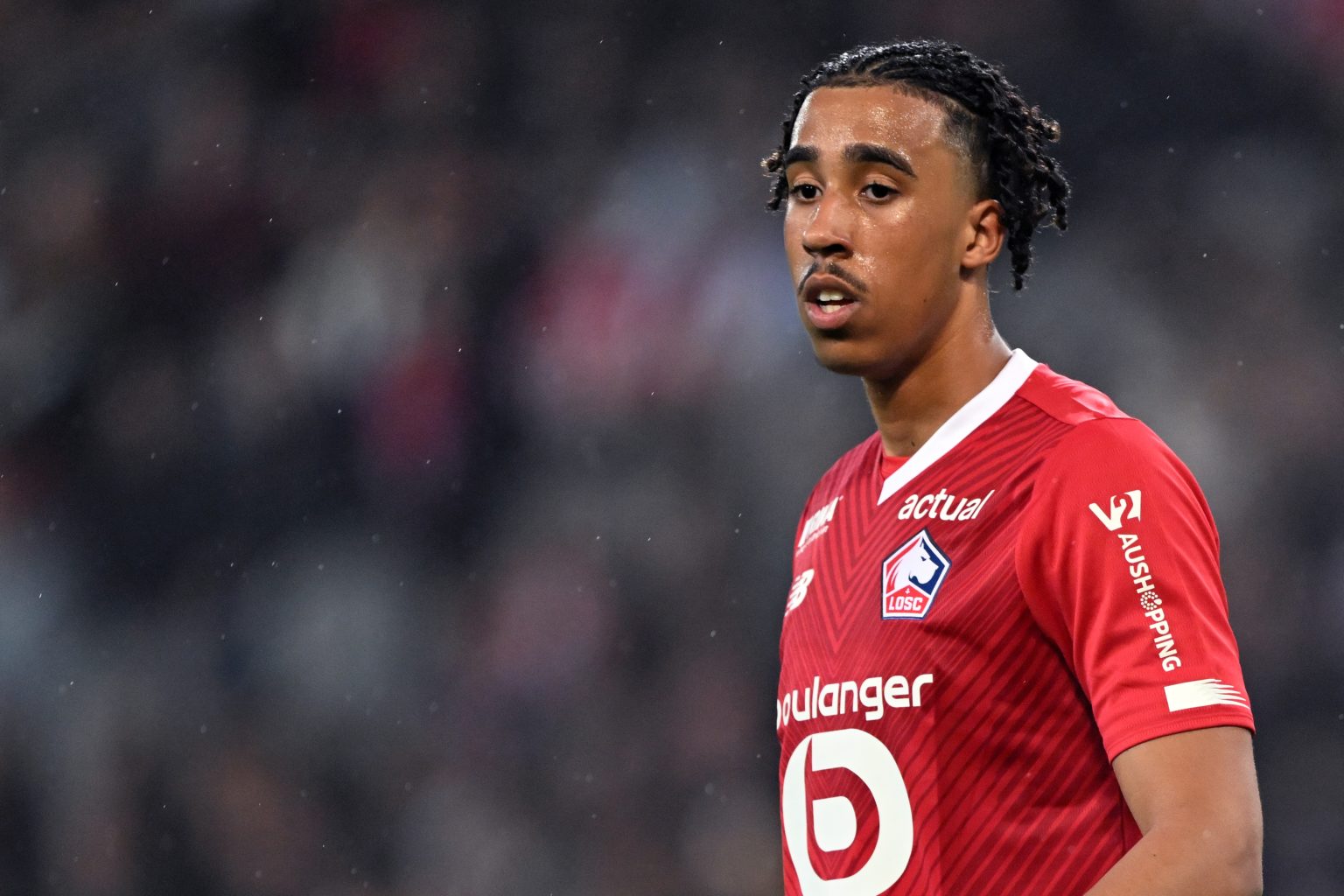 LILLE - Leny Yoro of Lille OSC during the French Ligue 1 match between Lille OSC and Olympique Lyonnais at Pierre-Mauroy Stadium on May 6, 2023 in ...