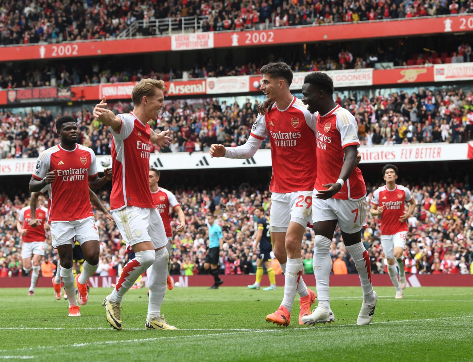 (R) Bukayo Saka celebrates scoring the 1st Arsenal goal with (L) Thomas Partey, (2ndL) Martin Odegaard and (2ndR) Kai Havertz during the Premier Le...