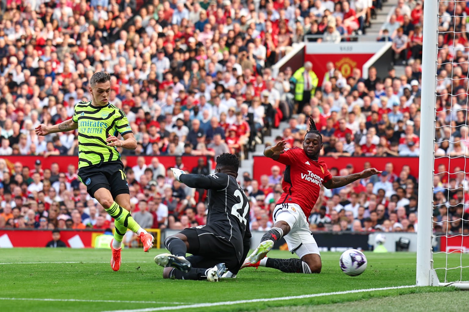 Leandro Trossard of Arsenal scores a goal to make it 0-1 during the Premier League match between Manchester United and Arsenal FC at Old Trafford o...