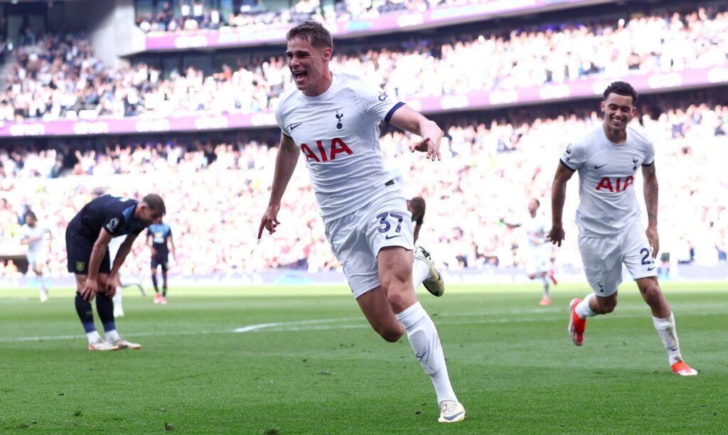 GettyImages 2152475696 1536x918 1 'I don't know what he's doing': Paul Merson blown away by what Tottenham defender did v Burnley today