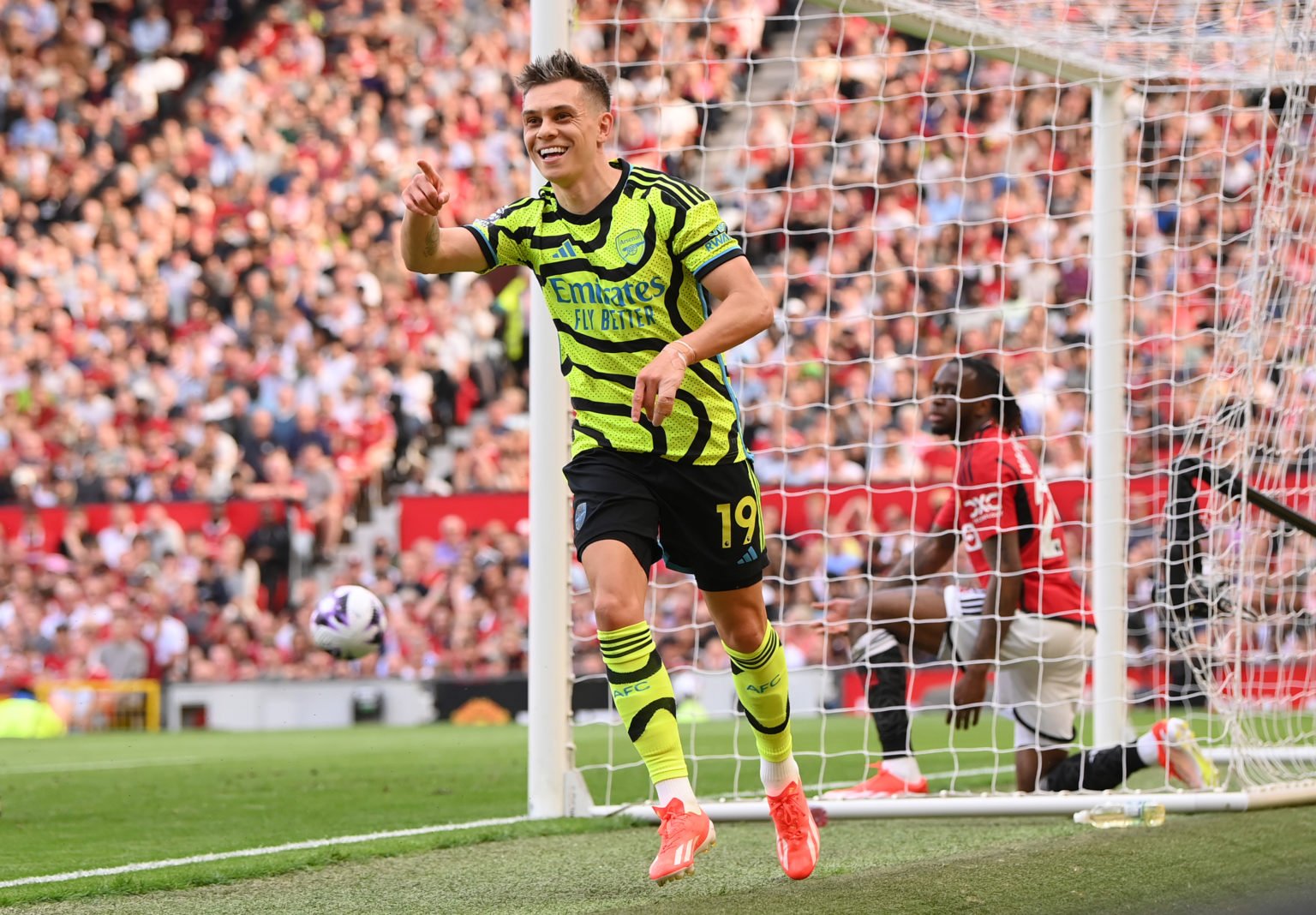 Leandro Trossard of Arsenal celebrates scoring his team's first goal during the Premier League match between Manchester United and Arsenal FC at Ol...