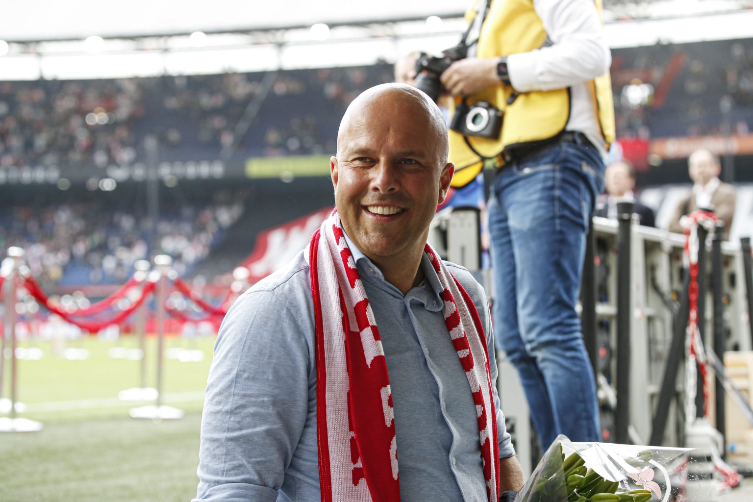 ROTTERDAM - Feyenoord coach Arne Slot leaves the field during his farewell after the Dutch Eredivisie match between Feyenoord and Excelsior Rotterd...