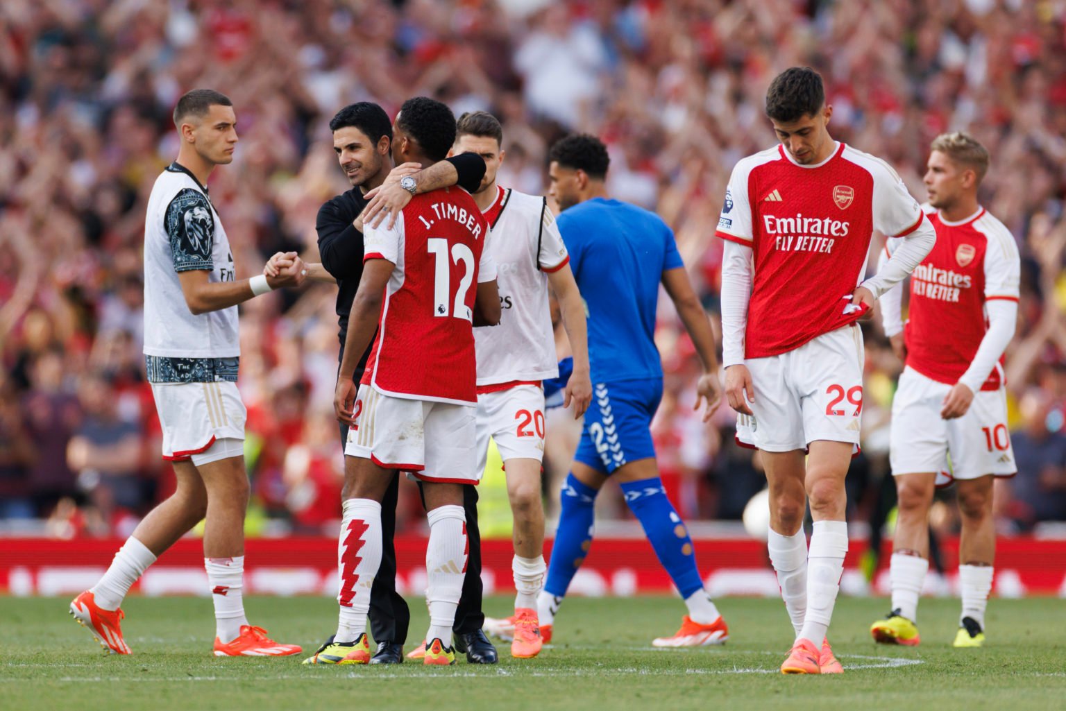 Mikel Arteta, Head Coach of Arsenal embraces Jurrien Timber as Kai Havertz looks dejected during the Premier League match between Arsenal FC and Ev...