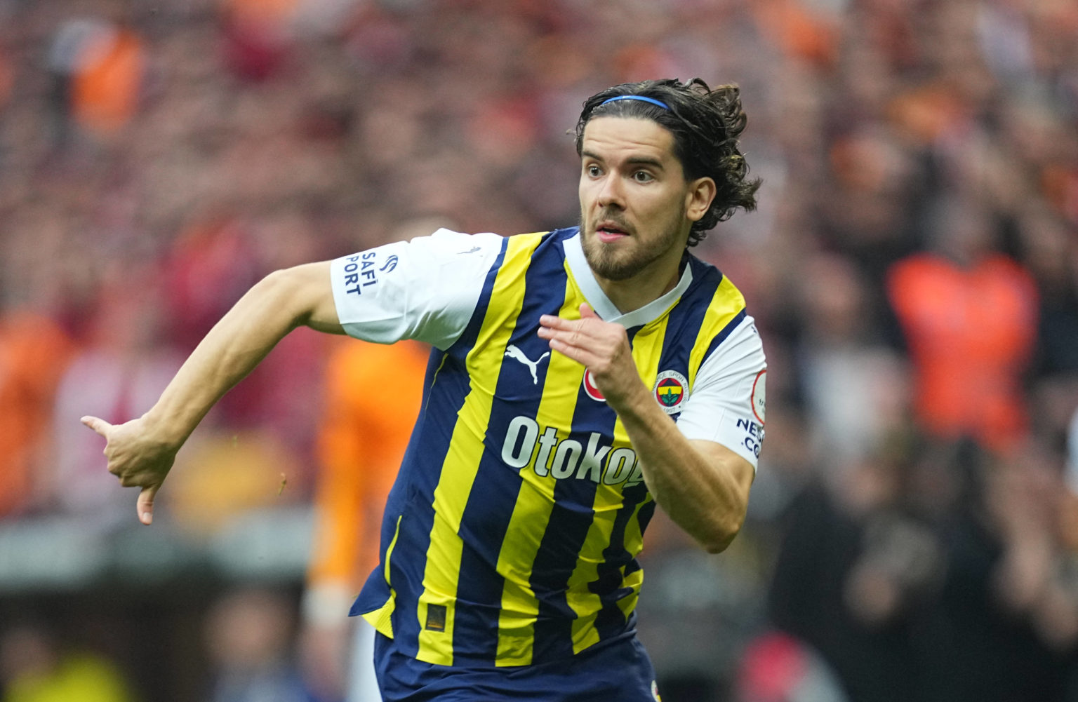 Ferdi Kadioglu of Fenerbahce controls the ball during the Turkish Super League match between Galatasaray and Fenerbahce at Rams Park on May 19, 202...