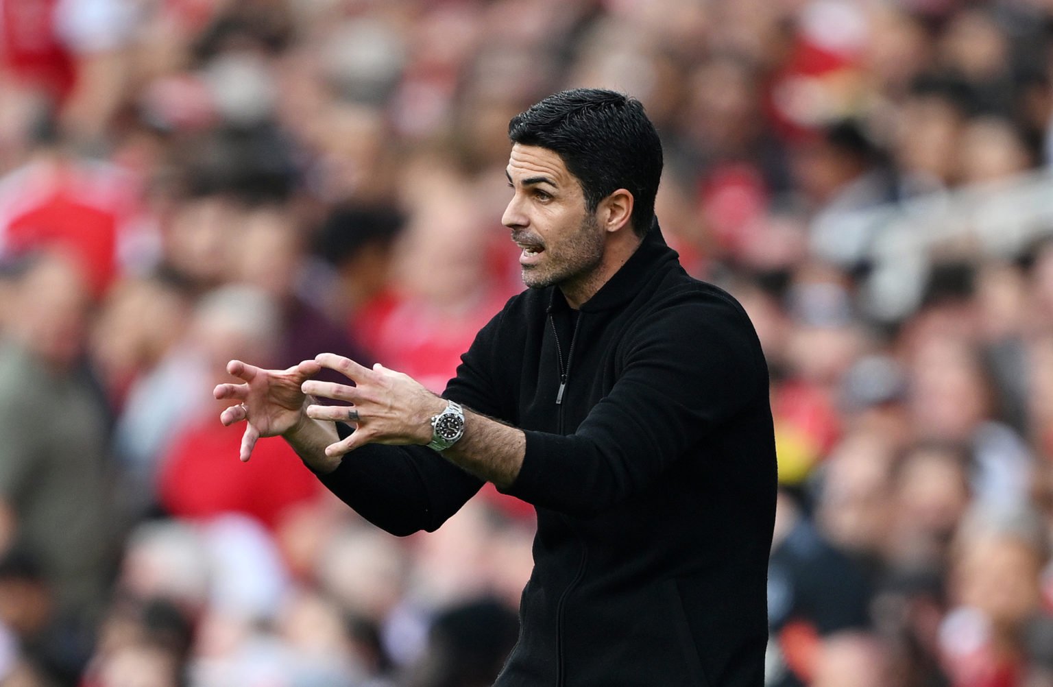 Mikel Arteta, Manager of Arsenal, gives the team instructions during the Premier League match between Arsenal FC and Everton FC at Emirates Stadium...