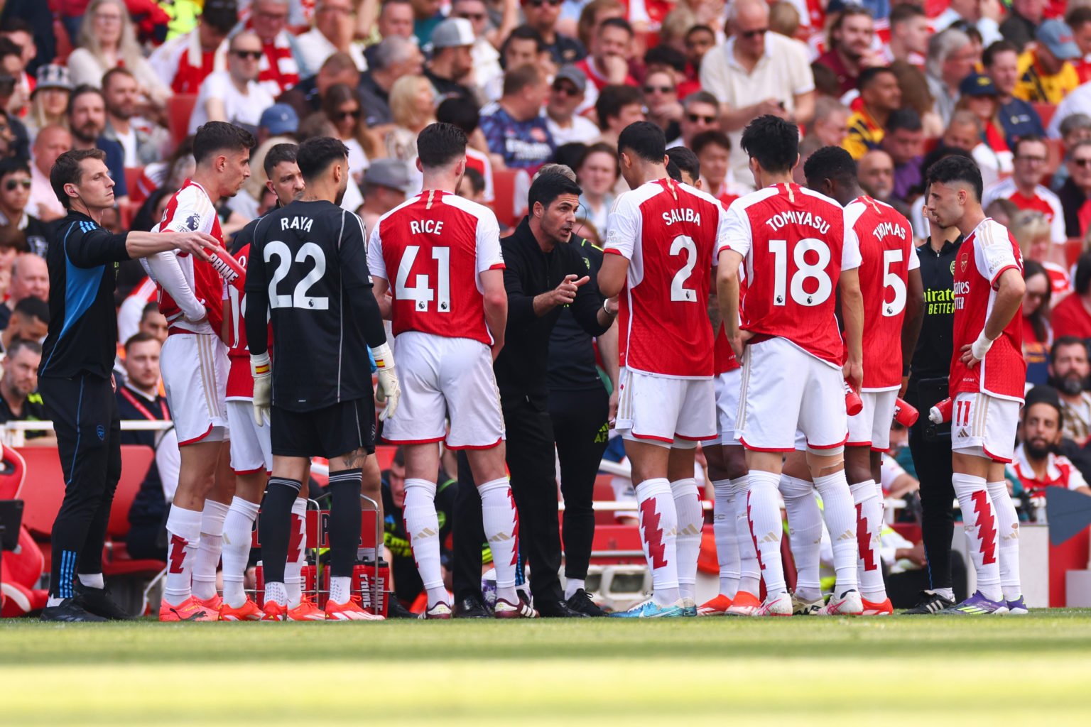 Mikel Arteta, Head Coach of Arsenal speaks to his players during the Premier League match between Arsenal FC and Everton FC at Emirates Stadium on ...