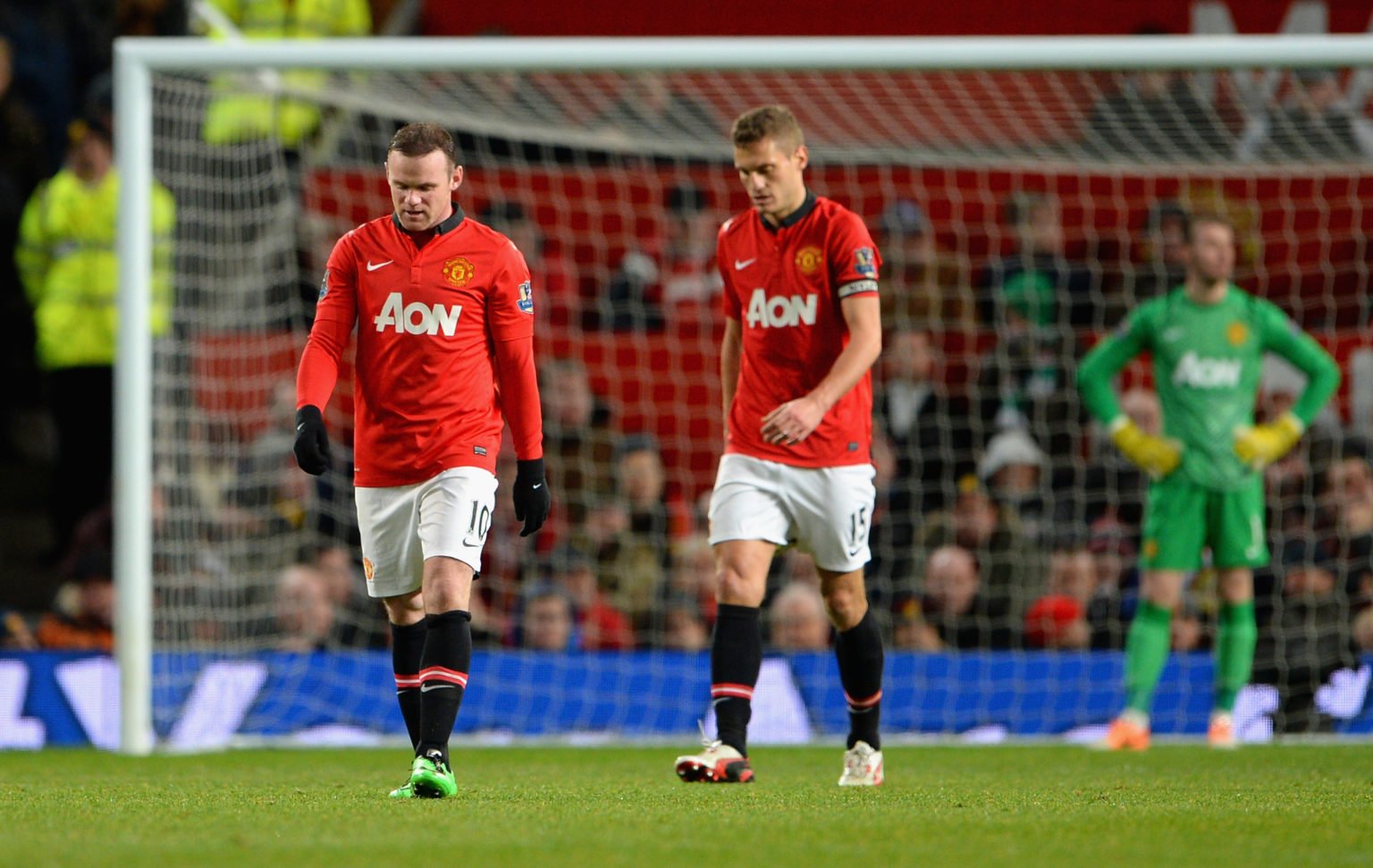 Wayne Rooney of Manchester United and his team-mate Nemanja Vidic (r) react after conceding a second goal during the Barclays Premier League match ...