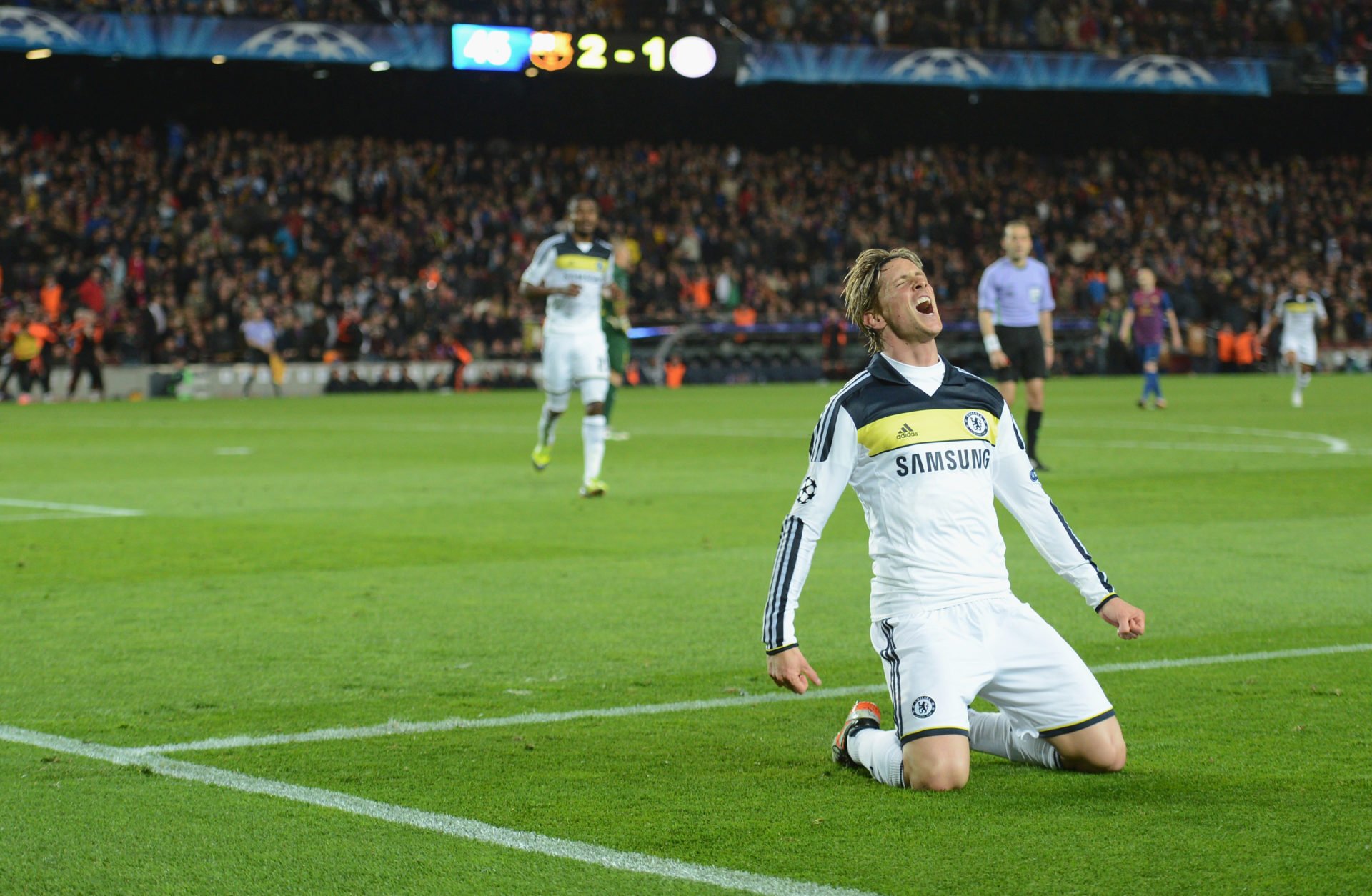 Fernando Torres of Chelsea celebrates his goal during the UEFA Champions League Semi Final, second leg match between FC Barcelona and Chelsea FC at...