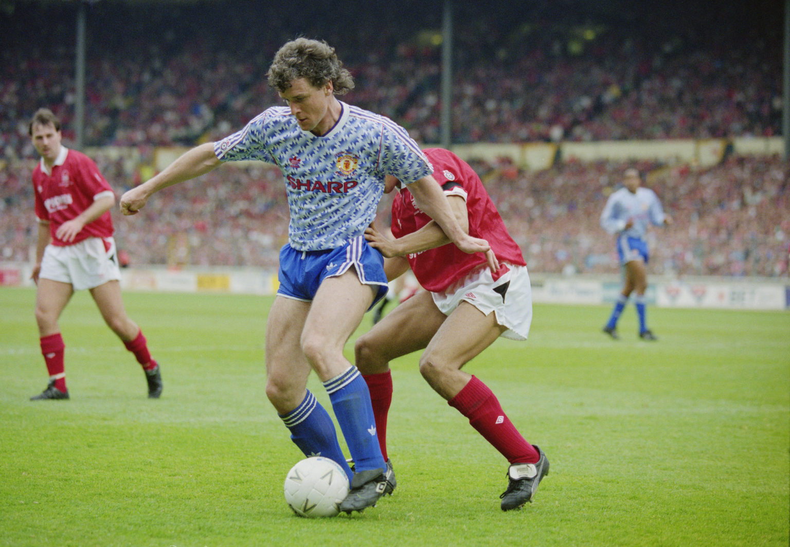 Mark Hughes of Manchester Utd holds onto the ball from the Nottingham Forest defender Des Walker during their Rumbelows Football League Cup Final m...