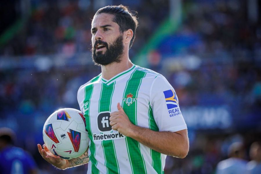 ISCO 2 900x600 1 Isco sets Real Betis fitness target ahead of 2024/25 season