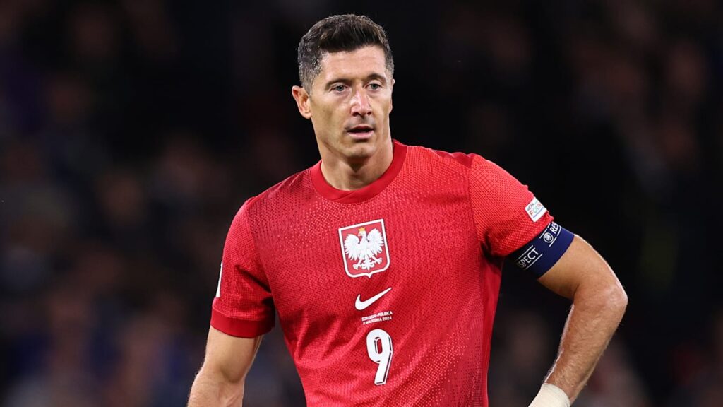 01j73sv43hk8hag1k8va Robert Lewandowski offers worrying injury update after Poland substitution