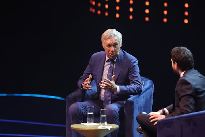 Carlo Ancelotti speaking on stage in Mexico