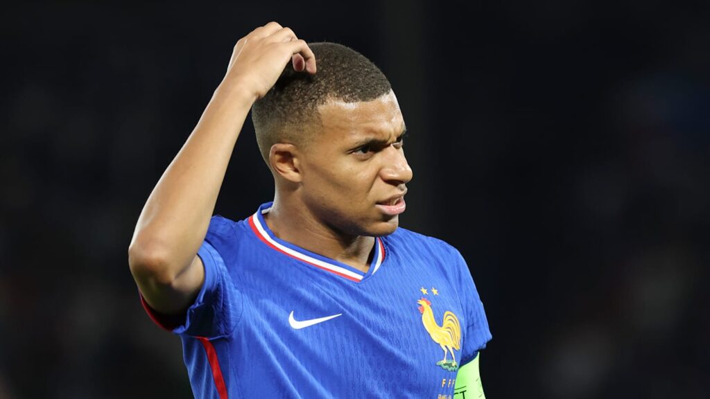 01j7902wy4dxgdvdnech Kylian Mbappe stunned to silence by France dressing room row