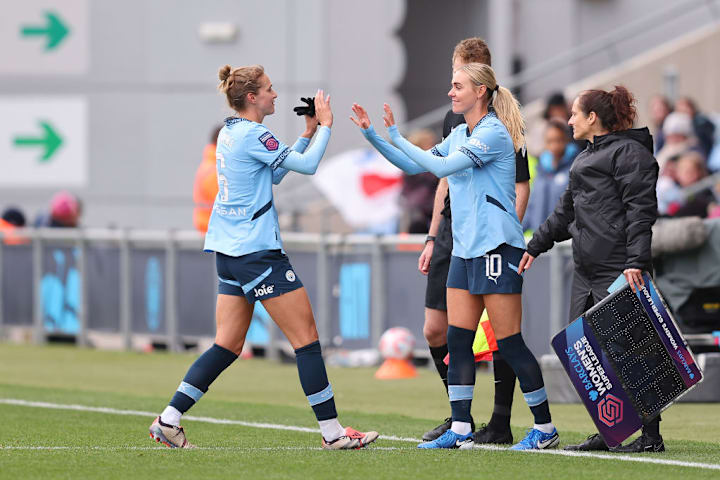 Vivianne Miedema, Jill Roord