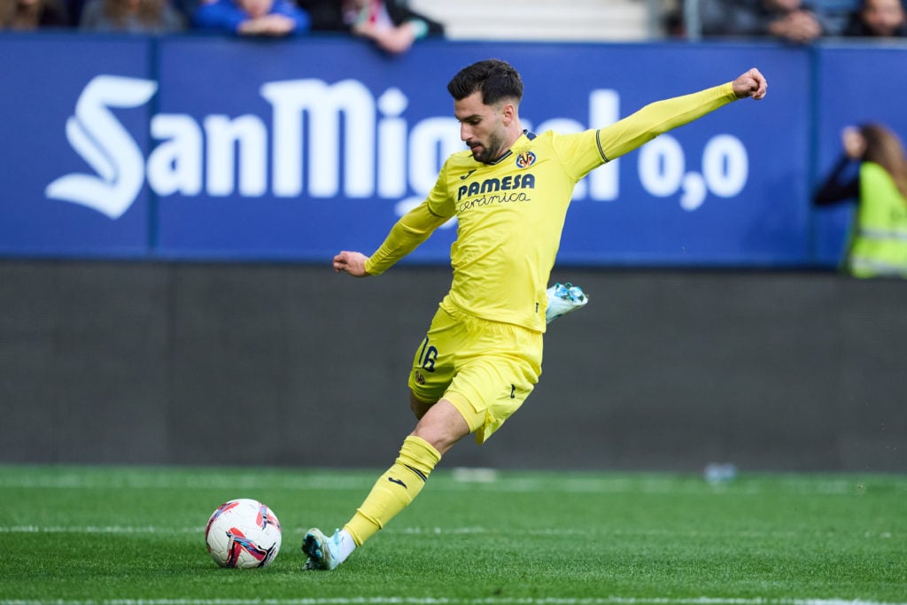 Alex Baena of Villarreal FC in action during the LaLiga match between CA Osasuna and Villarreal CF at Estadio El Sadar on November 24, 2024 in Pamp...