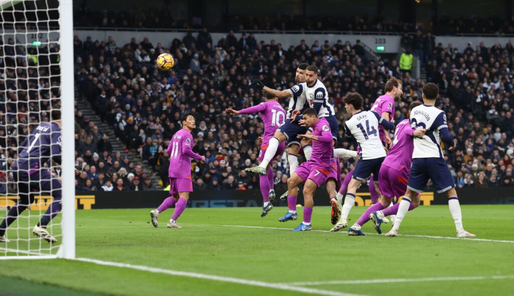 GettyImages 2191073114 scaled e1735499368491 Pundit says Tottenham player looked scared of the ball before Wolves made it 2-2